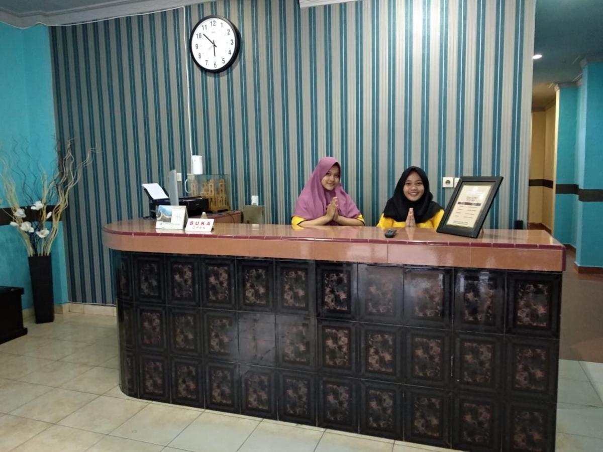 เรดดอร์ซ เนียร์ ยูกิ ซิมปัง รายา มอลล์ เมดาน 2 Hotel ภายนอก รูปภาพ